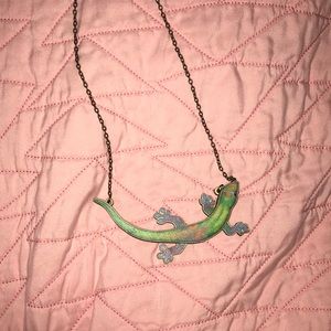 DAY GECKO WOOD NECKLACE